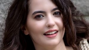 TRT 1 Teşkilat Dizisinde Pınar Rolündeki Ezgi Şenler Kimdir,Nereli,Kaç Yaşında?