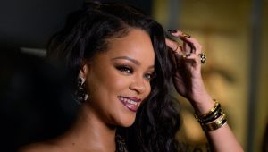 Melez Güzel Rihanna En Zengin Kadın Müzisyen Seçildi, Serveti Dudak Uçuklattı