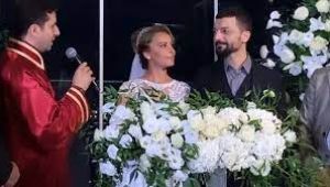 1 Yıllık Aşklarını Nikah Masasına Taşıyan Mehmet Erdem ile Vildan Atasever Evlendi 