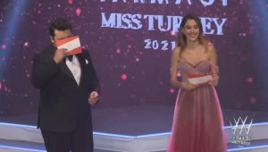 Miss Turkey Yarışması Sunucusu Eser Yenenler Eşi Berfu'dan Öyle Bir Laf Yedi ki 