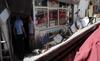 Beyoğlu'nda iş yeri duvarı feci şekilde devrildi 3 kişi yaralandı